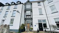 16 Clarence Hill - Iconic Dartmouth House with Enchanting Garden - Chambres d'hôtes Dartmouth