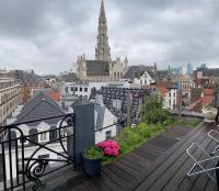 Duplex dernier étage avec terasse à deux pas de la grand place - B&B Brussels