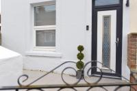 Outstanding modernised 3/4 double bedroomed house - B&B Littlehampton