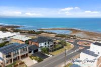 B&B Seaford - Ocean Views and Vineyards by Wine Coast Holiday Rentals - Bed and Breakfast Seaford