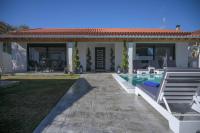 6 Bed Villa - Sleeps 15 - Pets - Pool - Jacuzzi - B&B Mesongí