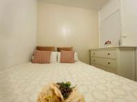 Private room with terrasse in appartement - B&B