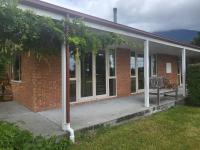 Misty Peaks Guesthouse - B&B Fox Glacier