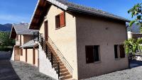 Le Pré Fleuri à Guillestre - Appartements neufs classés Meublés de Tourisme 3 étoiles- Climatisés- Parking privatif - B&B Guillestre