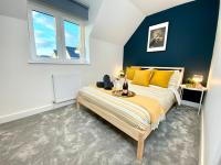 Amazing NEW Large 2 bedroom House - 5 Minutes to the nearest Beach! - Great Location - Garden - Parking - Fast WiFi - Smart TV - Newly decorated - sleeps up to 5! Close to Poole & Bournemouth & Sandbanks - Chambres d'hôtes Lytchett Minster