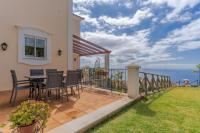 Villa Bougainvillea Palheiro Village by Holiday Rental Madeira - Chambres d'hôtes Funchal