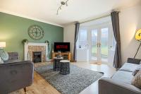B&B Milton Keynes - Detached House with Free Parking, Garden, Fast Wifi and Smart TV with Netflix by Yoko Property - Bed and Breakfast Milton Keynes