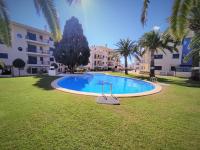 Bajo con terraza, parking y piscina en el centro PORTA MEDITERRANEA ALBERT VILLAS - B&B