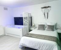 B&B Saint-Etienne - Le Golf Balnéo - Cosy & SPA - Bed and Breakfast Saint-Etienne