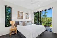 B&B Booroobin - The Ridge at Maleny 1 Bedroom Villa with Spa - Bed and Breakfast Booroobin