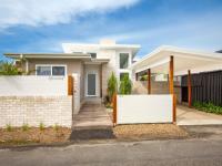 Unwind Pet Friendly 1 Min Walk to Beach - B&B