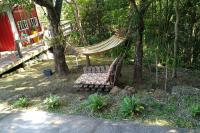 Zimmer mit Queensize-Bett und Gartenblick