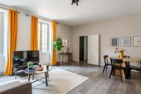 Large modern and calm flat at the doors of Panier in Marseille - Welkeys