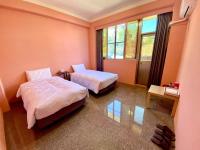 Standard Twin Room with Shared Bathroom
