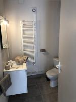 Chambre Double ou Lits Jumeaux avec Salle de Bains Privative