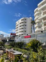 180° SEAVIEW Apt. right on famous beach promenade - B&B Larnaka