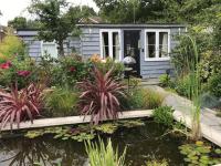 B&B Broadstone - Lovely detached garden chalet - Bed and Breakfast Broadstone