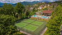 Modern Gatlinburg Condo with Pool Table, Balcony & Access to 3 Pools - B&B