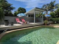 Phoenix Oasis, Family and Pet friendly, with private pool and spa - B&B Port Macquarie
