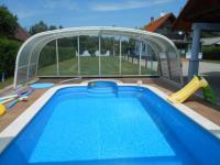 schönes Ferienhaus mit grossen Pool 250 m vom Balaton - Chambres d’hôtes Balatonmáriafürdő
