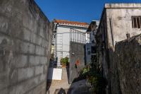 House on a rustic Island At Campanha Trainstation - B&B Porto