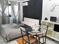 Mini Budget Studio - B&B