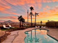 B&B Lake Havasu City - Trendy Desert Getaway Pool, Spa, Game Room - Bed and Breakfast Lake Havasu City