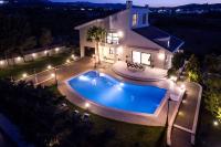 Gregorys Private Luxury Villa with Heated Pool & Gardens - Chambres d’hôtes SFakianalíon