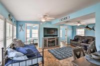 B&B Freeport - Surfside Beach Gem with Deck - 1 Block to Shore! - Bed and Breakfast Freeport