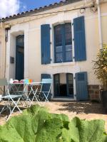 Maison de pêcheur située dans une impasse privée à 300 m de la mer - B&B