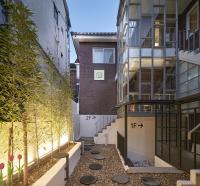 Monday Cracker Hongdae - B&B