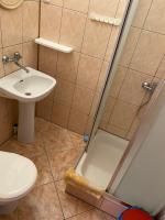 Camera Matrimoniale con Bagno in Comune 