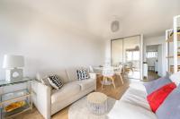 Bright Apt With Balcony And Sea View - Bed and Breakfast Antibes