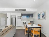 One-Bedroom Apartment (High Floor)