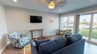 B&B Port Aransas - AH-J137 Newly Remodeled First Floor Condo, Shared Pool & Hot Tub - Bed and Breakfast Port Aransas