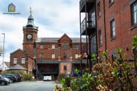 Executive 2 Bed Flat in Stockton Heath by Amazing Spaces Relocations Ltd - B&B