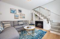 Nantucket Penthouse - walk to restaurants beaches activies & so much more - B&B Half Moon Bay
