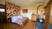 Habitación con cama extragrande y ducha a ras de suelo - Adaptada para personas con movilidad reducida