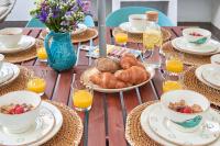 Charming 3BR APT w/ patio, by TimeCooler - Chambres d'hôtes Lisbonne
