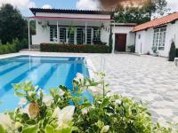 Hermosa Casa de campo grande con aire acon,wifi,piscina,billar !villa ensueño ! - B&B Carmen de Apicalá