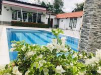 Hermosa Casa de campo grande con aire acon,wifi,piscina,billar !villa ensueño ! - B&B Carmen de Apicalá