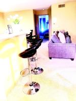 Easy Access luxurious kingbed with pool - Ferienwohnung