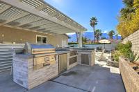 Palm Springs Pad w/ Outdoor Kitchen + Views! - Chambres d'hôtes Palm Springs