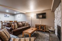 Warm and cozy upgraded 2 bedrm 2 bath single level condo in Snowcreek complex phase IV 563 Sleeps 6 - B&B