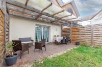 LE DUPLEX CHESSY - 15min From Disneyland - 2 Private Parkings - Garden - KingSize & QueenSize Bed - SuperMarket behind the house - Bed and Breakfast