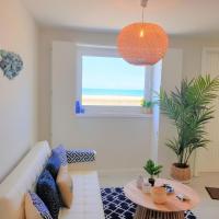 B&B Espinho - The Shore @ Atlantic Beach - Waterfront Beach House, Tiny Pool, Terrasse - Bed and Breakfast Espinho