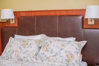 Deluxe Queen Room (Private Bathroom)