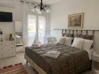 Deluxe Room (2 Adults + 1 Child)