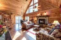 B&B Pigeon Forge - Lazy Cub Lodge, 3 Bedrooms, Pool Table, Hot Tub, WiFi, Sleeps 10 - Bed and Breakfast Pigeon Forge