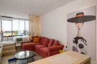 Studio Lit King-Size Deluxe